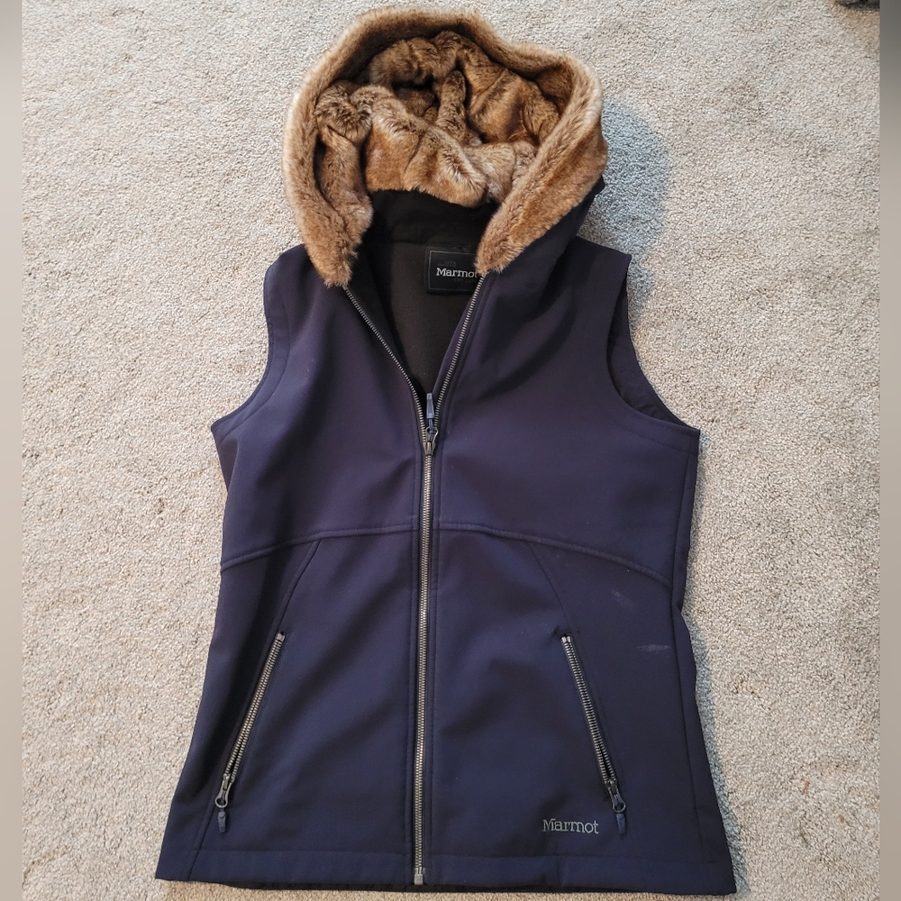 Marmot vest with fur hood